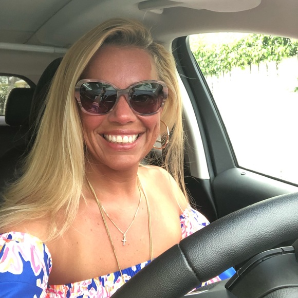 Meet your Posher, Paige - Picture 2 of 2